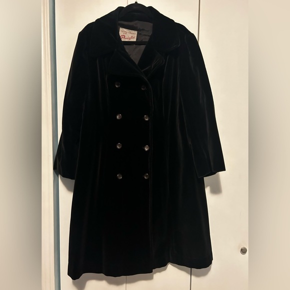 Penningtons Jackets & Blazers - Vintage Pennington’s Black Velvet Coat 1X